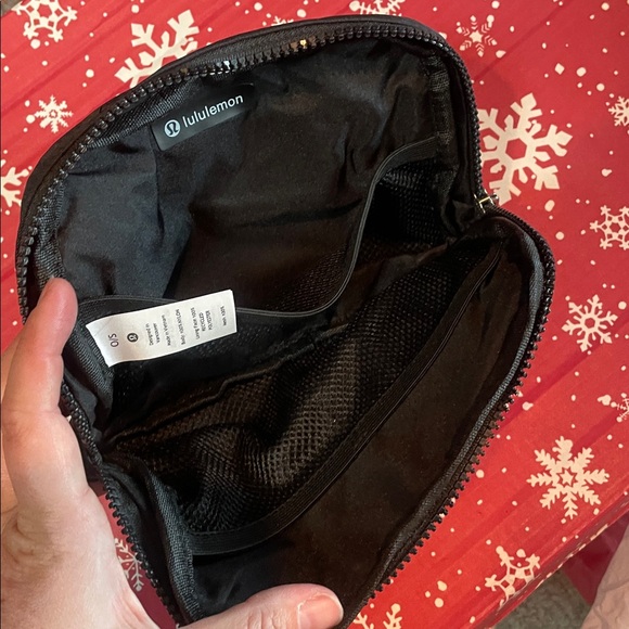 Lululemon Large Everywhere Belt Bag - Picture 6 of 7